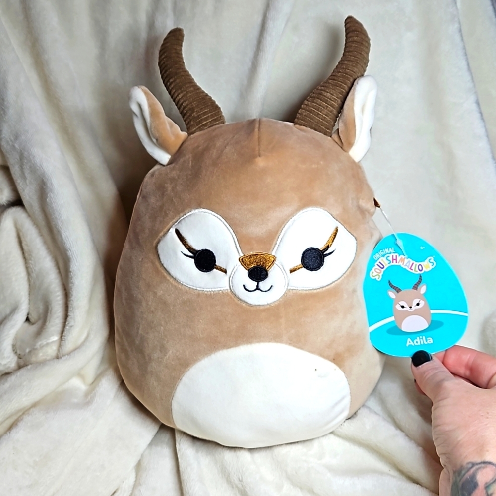 8" Adila the Antelope Squishmallow 2022 spots on belly